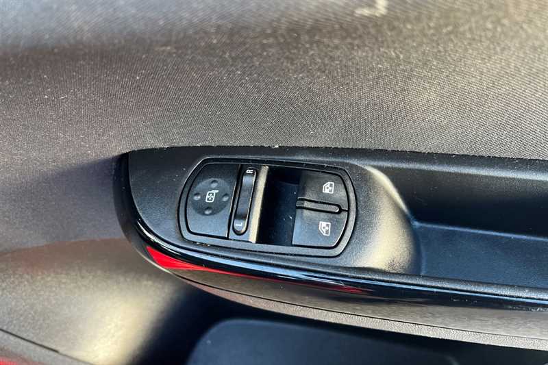 Used Vauxhall Corsa 2017 for sale - 77051038: Photo 16