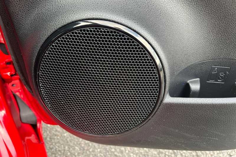 Used Toyota Yaris 2015 for sale - 77561705: Photo 27