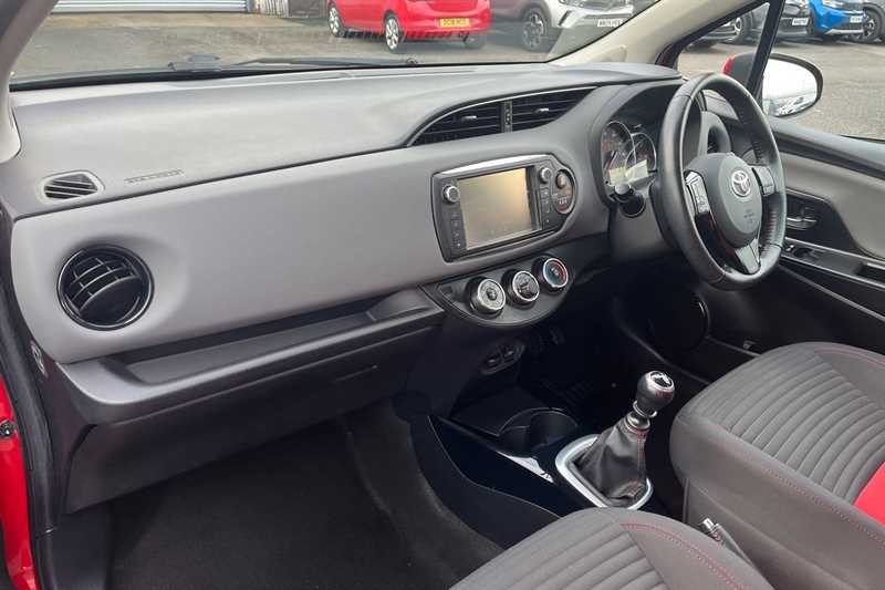 Used Toyota Yaris 2015 for sale - 77561705: Photo 39