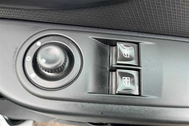 Used Renault Clio 2015 for sale - 77929946: Photo 16