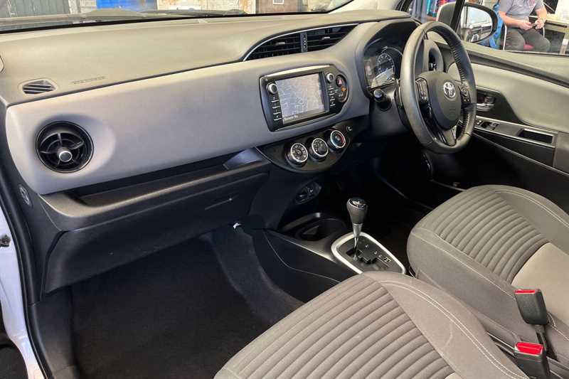 Used Toyota Yaris 2017 for sale - 78208412: Photo 40