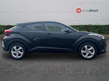Used Toyota C-HR 2019 for sale - 77562102: Photo