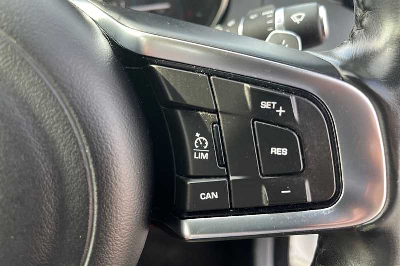 Used Jaguar XE 2018 for sale - 78050283: Photo 22