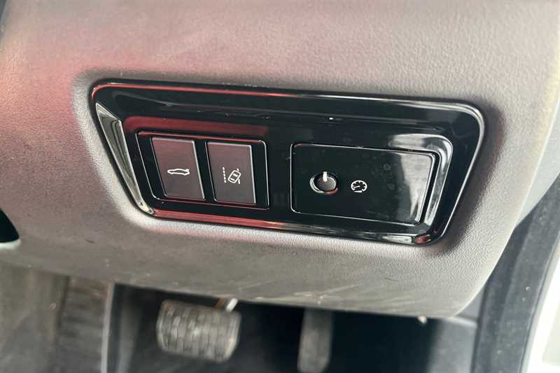 Used Jaguar XE 2018 for sale - 78188534: Photo 36