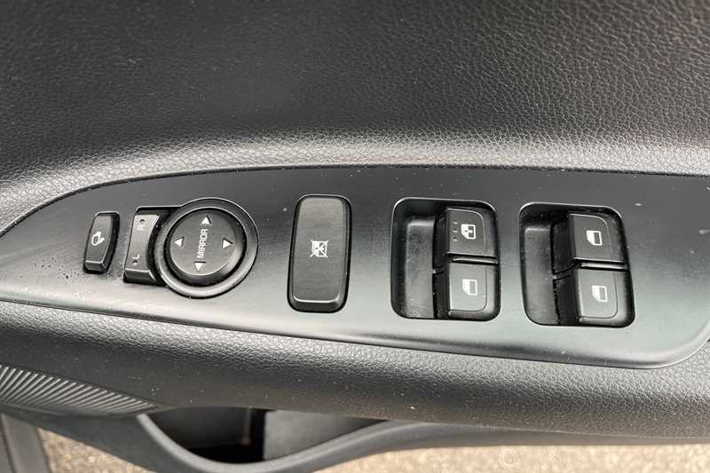 Used Kia Stonic 2018 for sale - 76378829: Photo 16