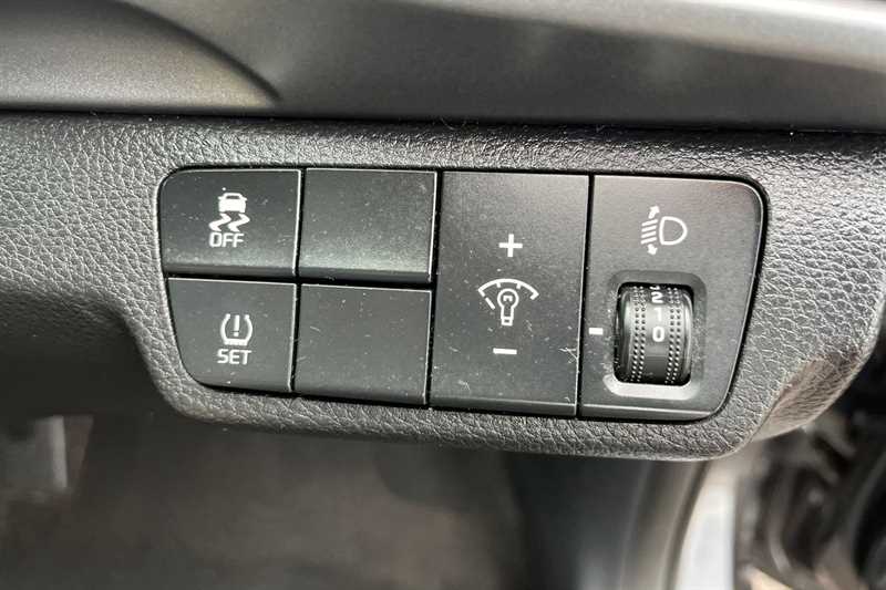 Used Kia Stonic 2018 for sale - 76378829: Photo 36