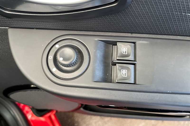 Used Renault Clio 2015 for sale - 77075987: Photo 16