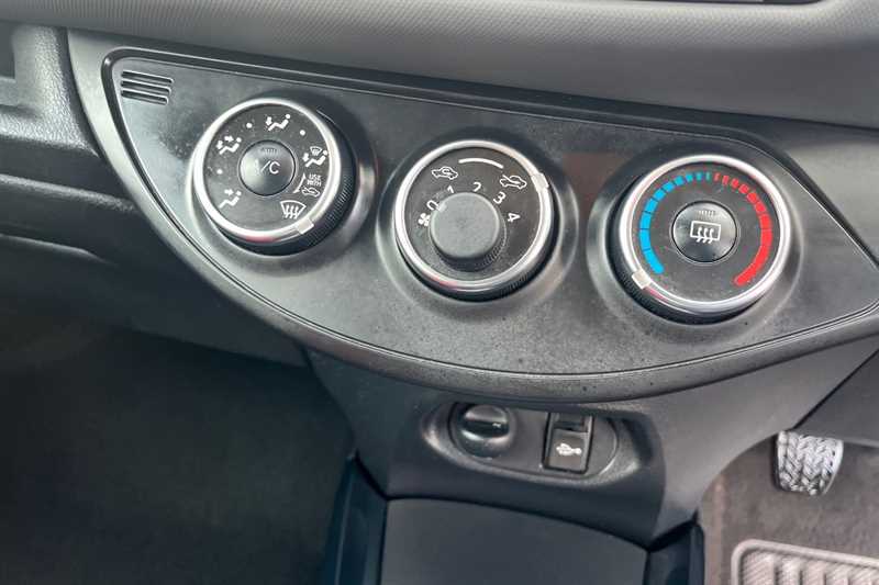 Used Toyota Yaris 2015 for sale - 77553925: Photo 15