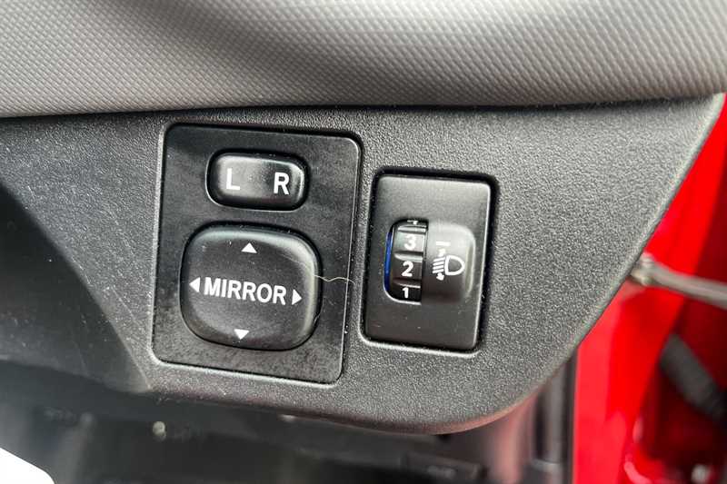 Used Toyota Yaris 2015 for sale - 77553925: Photo 36