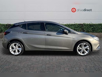 Used Vauxhall Astra 2017 for sale - 76088223: Photo 2