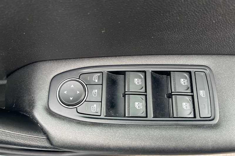 Used Renault Captur for sale - 77349075: Photo 16