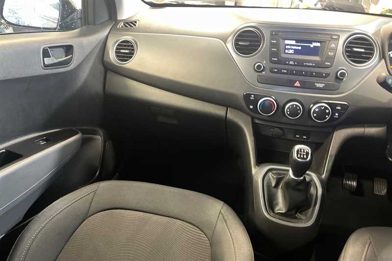 Used Hyundai i10 2018 for sale - 77362393: Photo 14