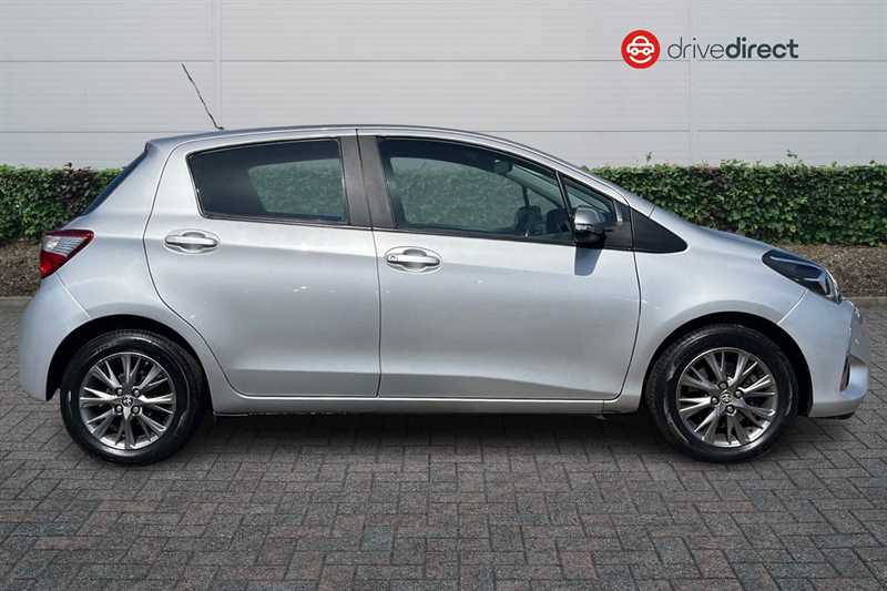 Used Toyota Yaris 2017 for sale - 78222351: Photo 2