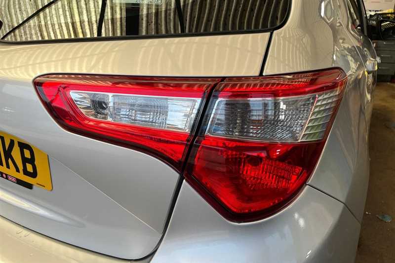 Used Toyota Yaris 2017 for sale - 78222351: Photo 32