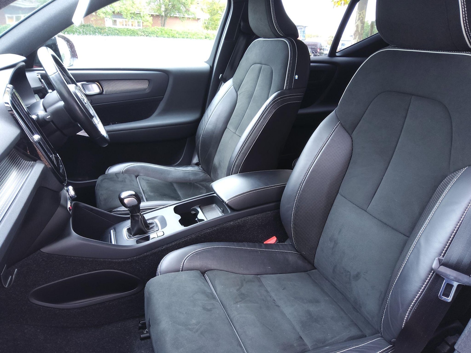 Used Volvo XC40 2018 for sale - 77143970: Photo 47