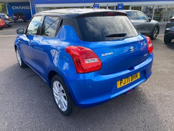 Used Suzuki Swift 2021 for sale - 79440710: Photo