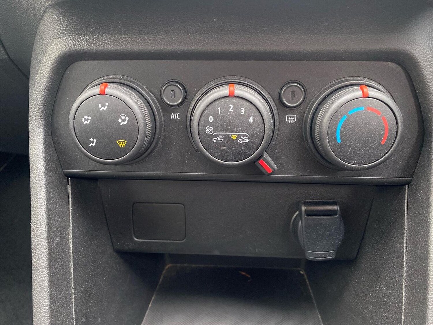 Used Dacia Sandero 2023 for sale - 76149488: Photo 12