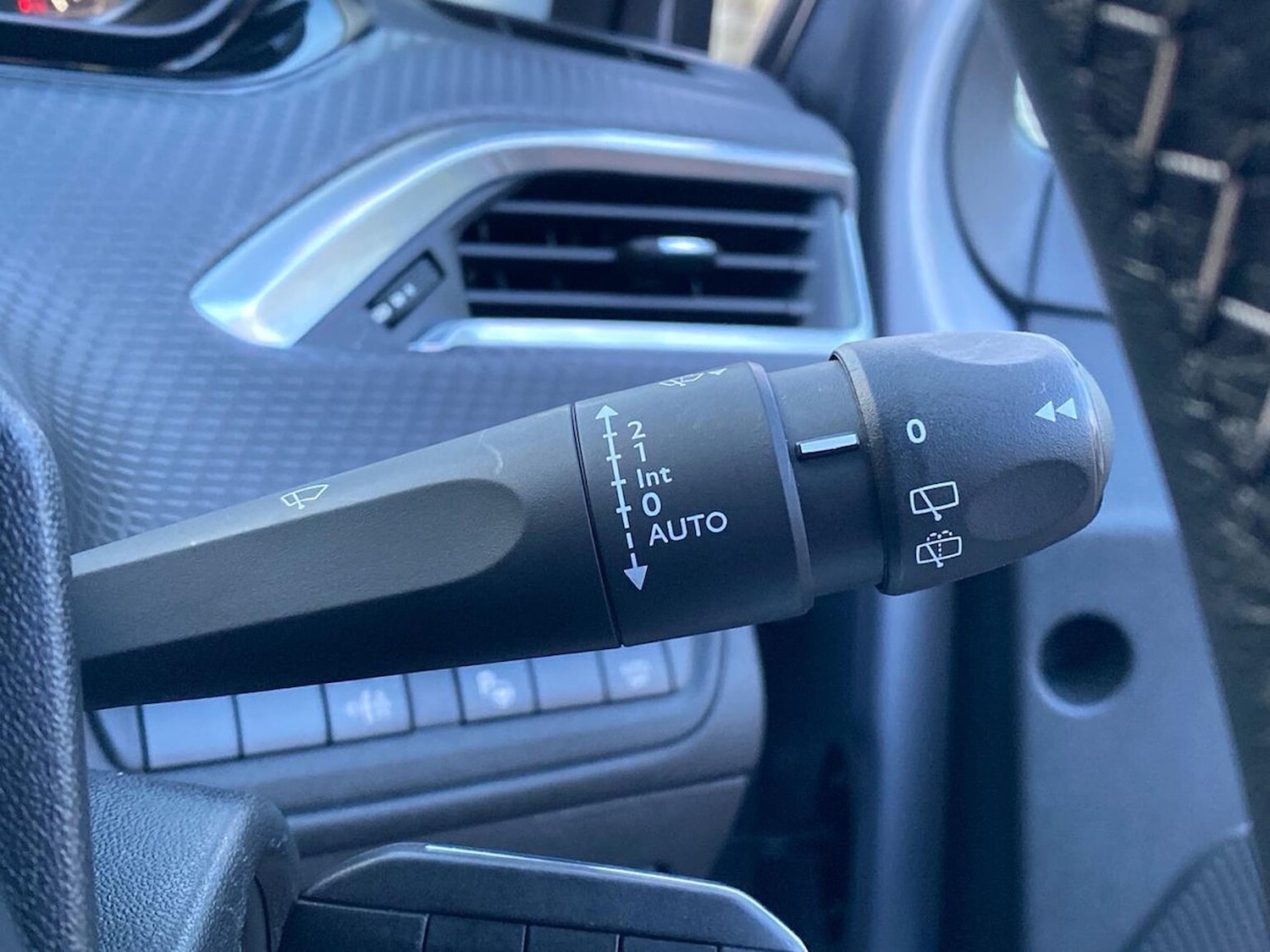 Used Peugeot 208 2019 for sale - 77872083: Photo 28