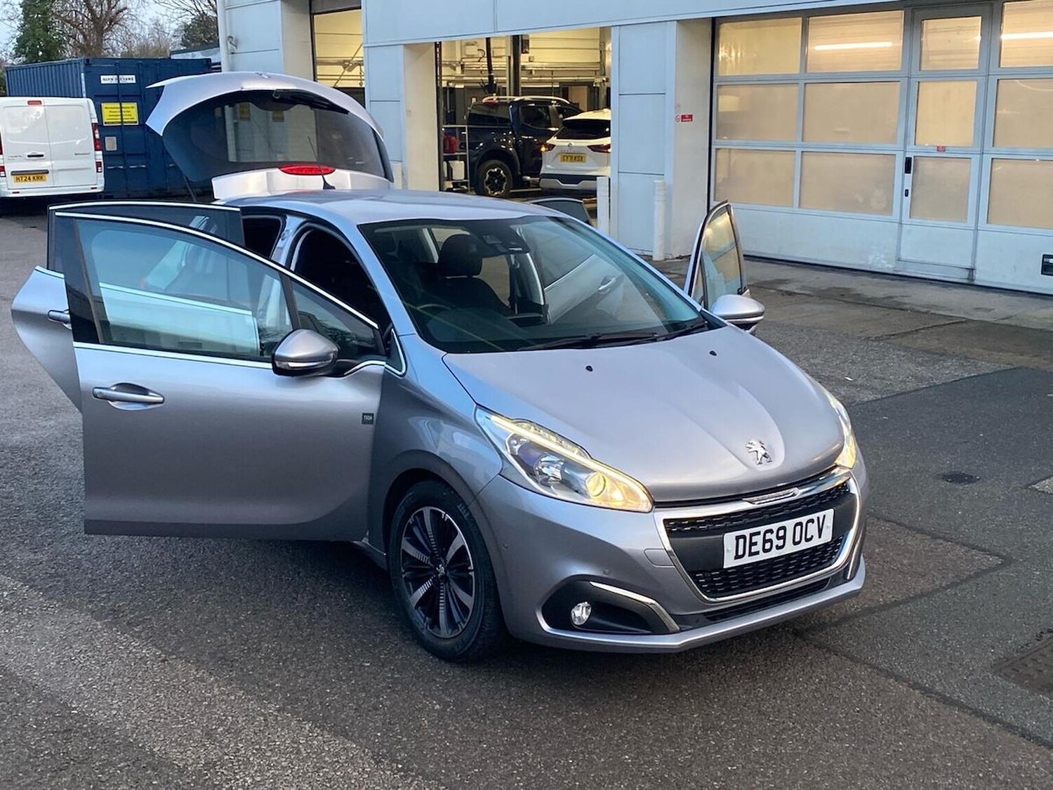 Used Peugeot 208 2019 for sale - 77872083: Photo 37