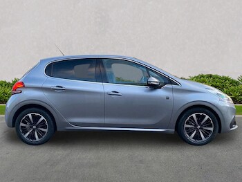 Used Peugeot 208 2019 for sale - 77872083: Photo