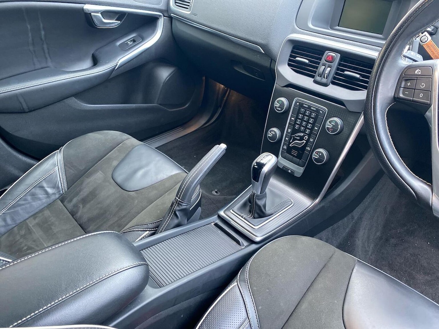 Used Volvo V40 2018 for sale - 77024241: Photo 15