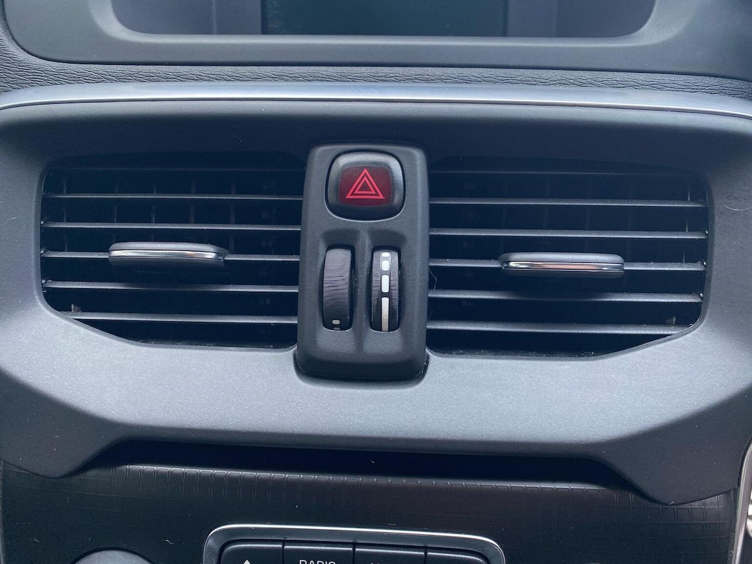 Used Volvo V40 2018 for sale - 77024241: Photo 24