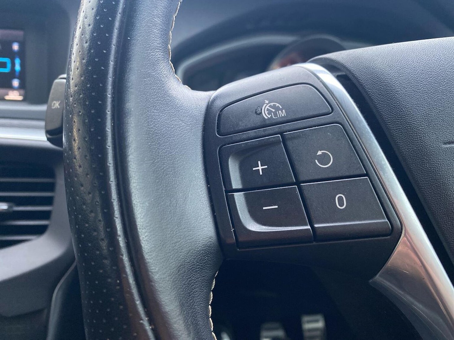 Used Volvo V40 2018 for sale - 77024241: Photo 27