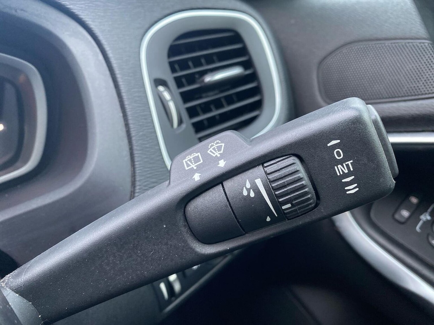 Used Volvo V40 2018 for sale - 77024241: Photo 28