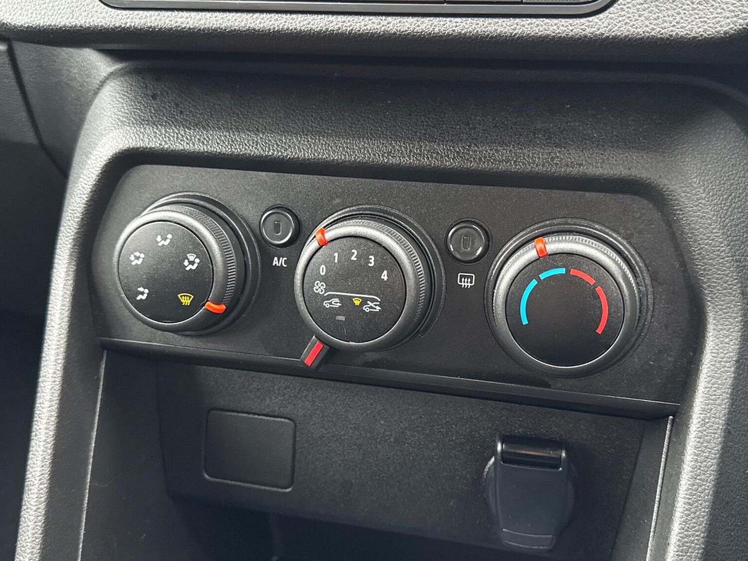 Used Dacia Sandero 2023 for sale - 76082510: Photo 25