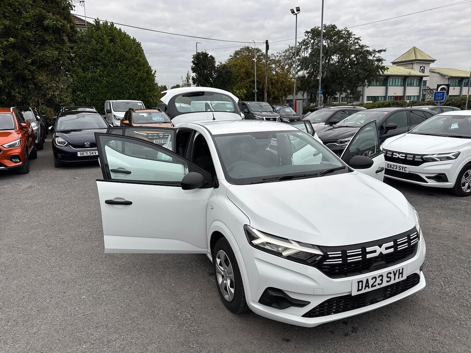 Used Dacia Sandero 2023 for sale - 76082510: Photo 40