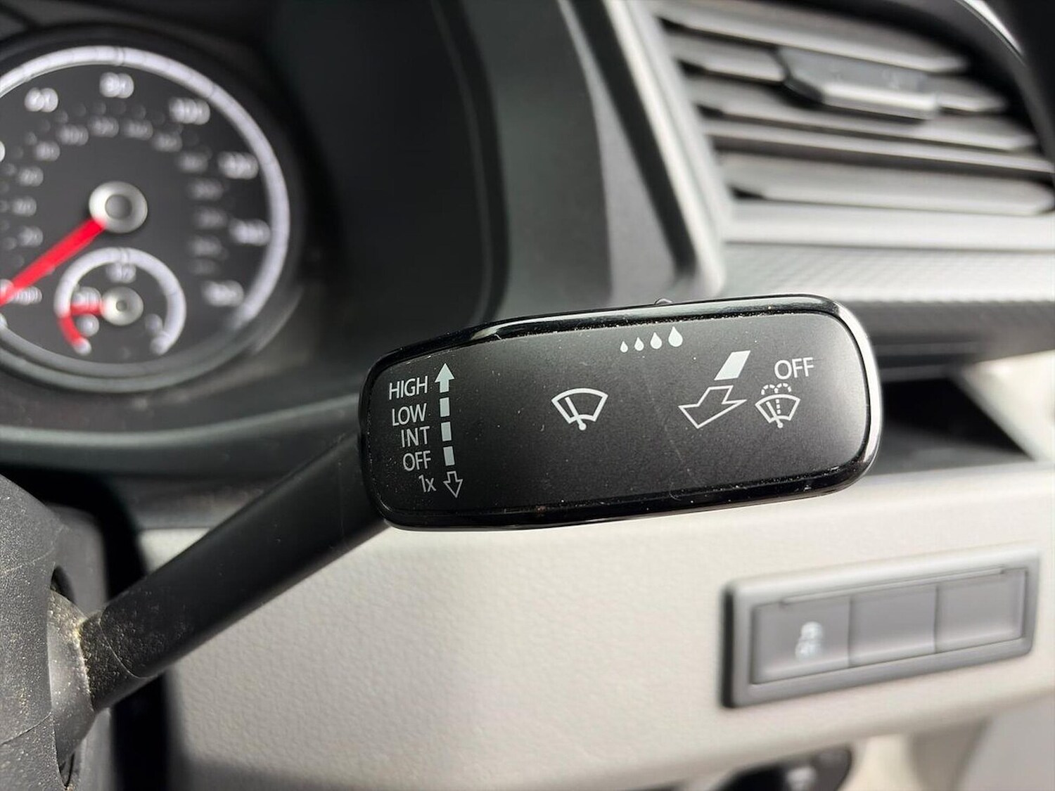 Used Volkswagen Transporter 2023 for sale - 76478160: Photo 28