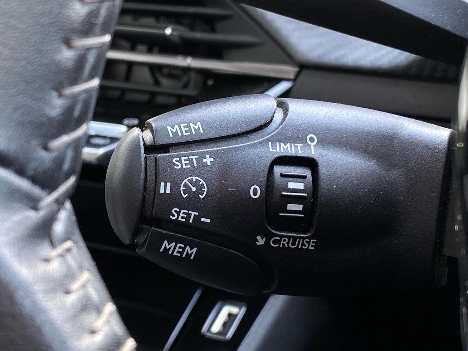 Used Peugeot 2008 2020 for sale - 78195049: Photo 38