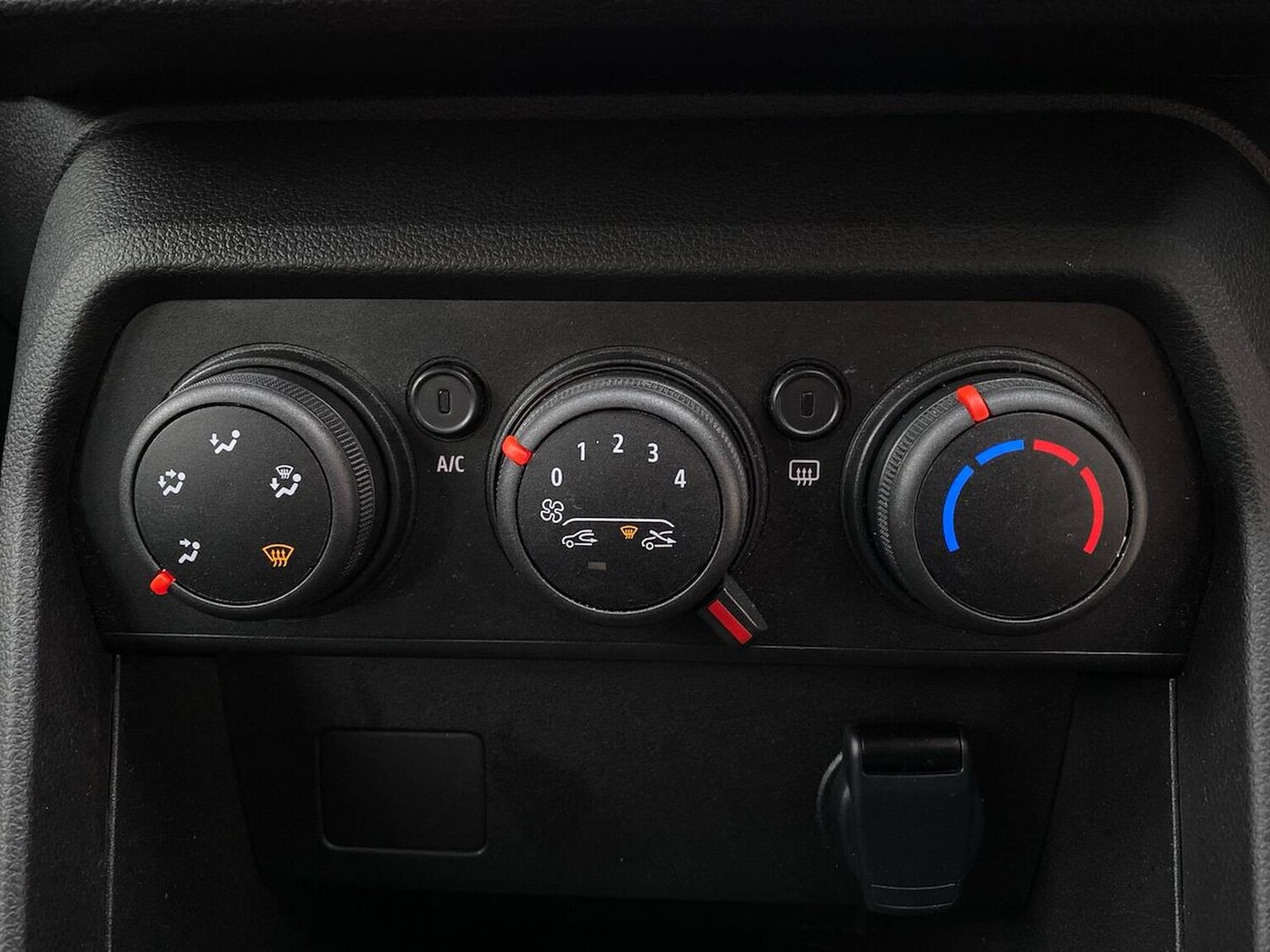 Used Dacia Sandero 2023 for sale - 76097629: Photo 12