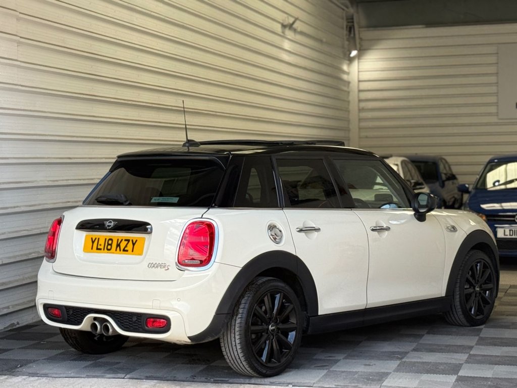 Used MINI Hatch 2018 for sale - 76631908: Photo 2