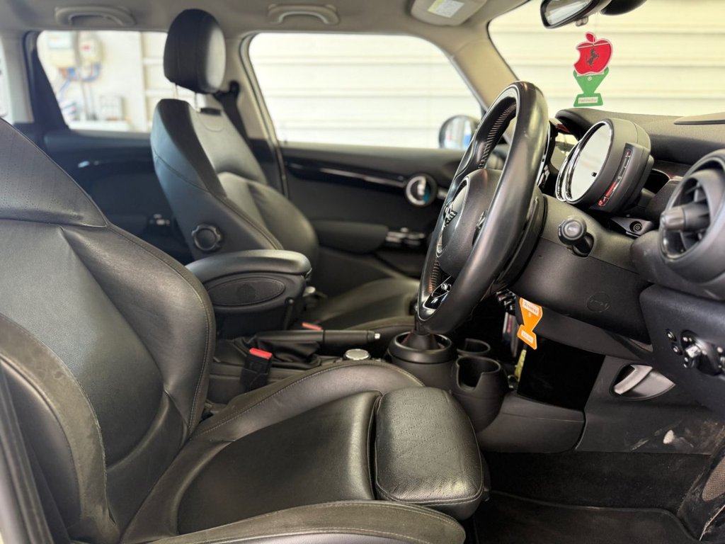 Used MINI Hatch 2018 for sale - 76631908: Photo 3