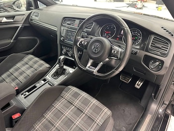 Used Volkswagen Golf 2016 for sale - 76357154: Photo