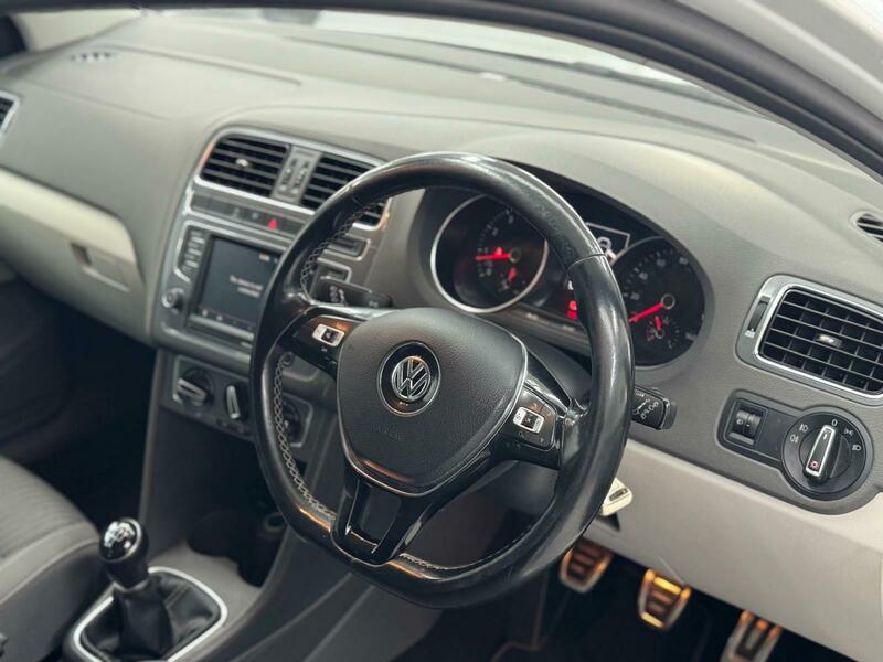 Used Volkswagen Polo 2015 for sale - 76768931: Photo 9