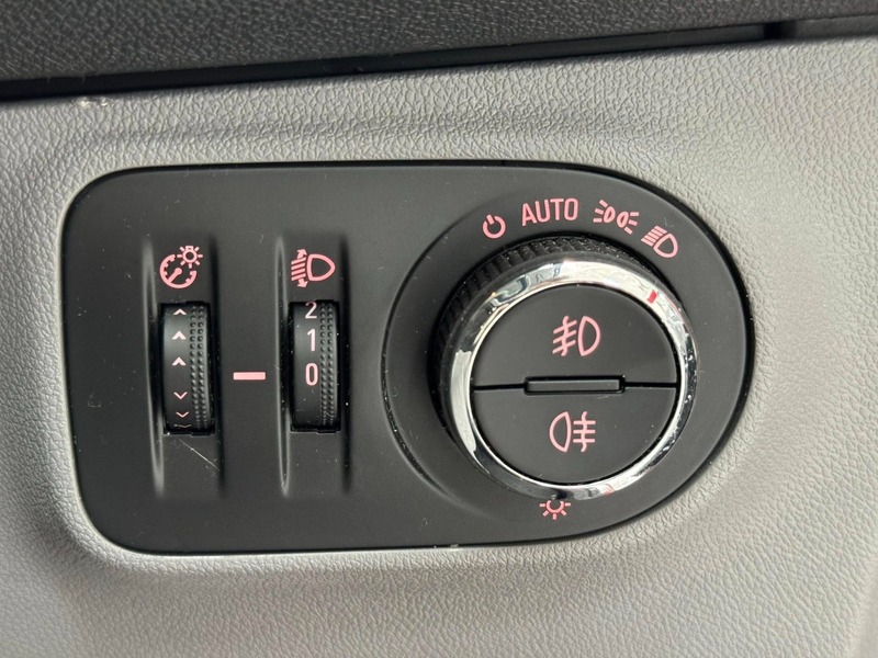 Used Vauxhall Corsa 2015 for sale - 76357157: Photo 8