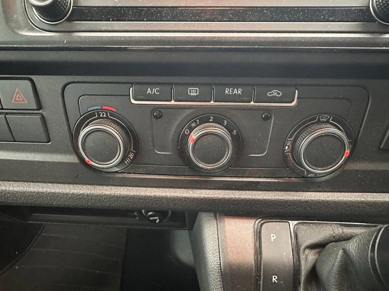 Used Volkswagen Transporter 2015 for sale - 76357129: Photo 14