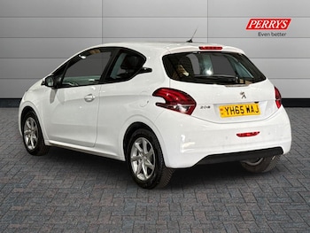 Used Peugeot 208 2015 for sale - 76243641: Photo