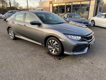 Used Honda Civic 2018 for sale - 76206126: Photo 2