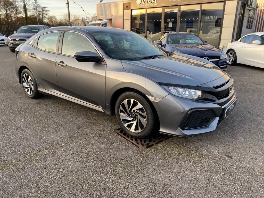 Used Honda Civic 2018 for sale - 76265404: Photo 2