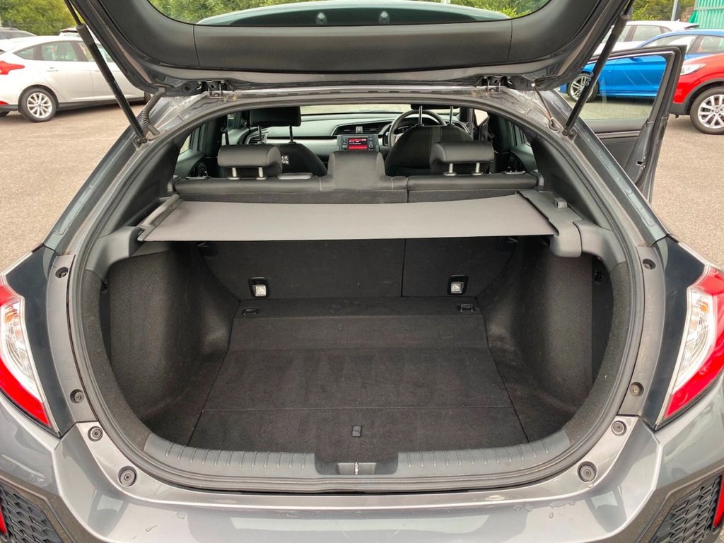 Used Honda Civic 2018 for sale - 76265404: Photo 24