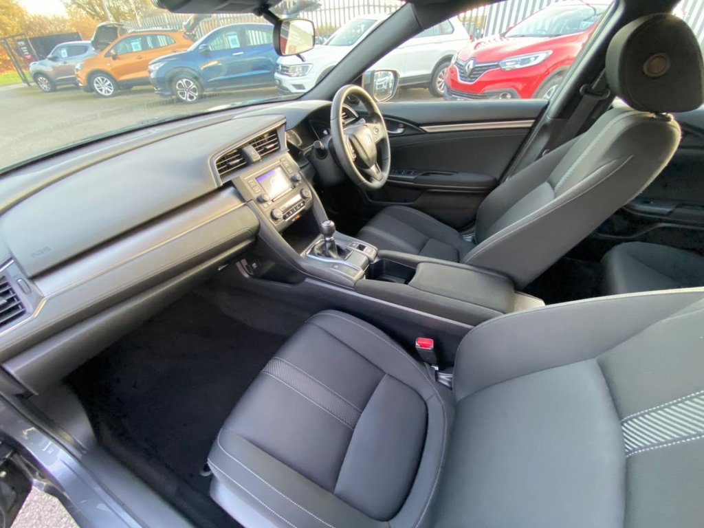 Used Honda Civic 2018 for sale - 76265404: Photo 9