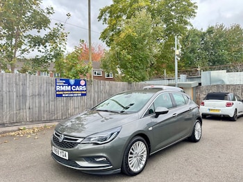 2019 (68) - 1.6T 16V 200 Elite Nav 5dr