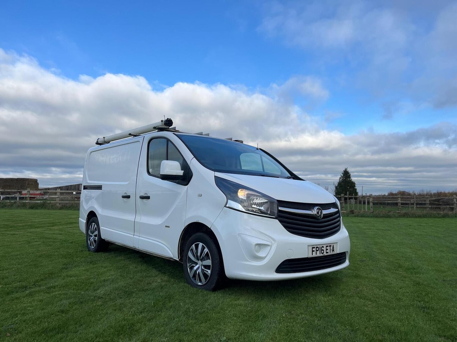 Used Vauxhall Vivaro 2016 for sale - 77038879: Photo 1