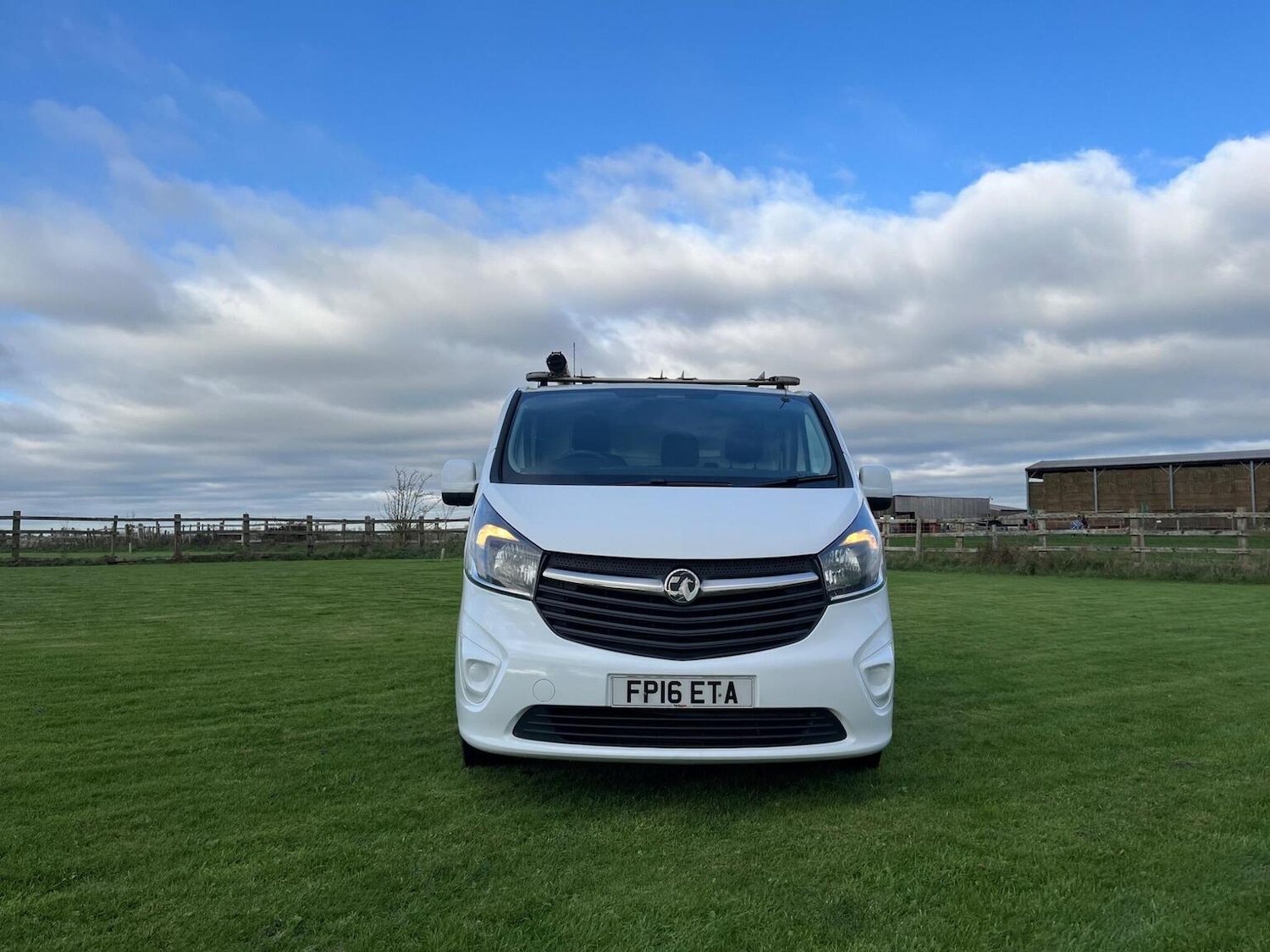 Used Vauxhall Vivaro 2016 for sale - 77038879: Photo 2