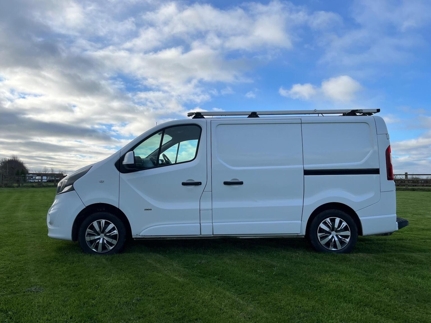 Used Vauxhall Vivaro 2016 for sale - 77038879: Photo 3
