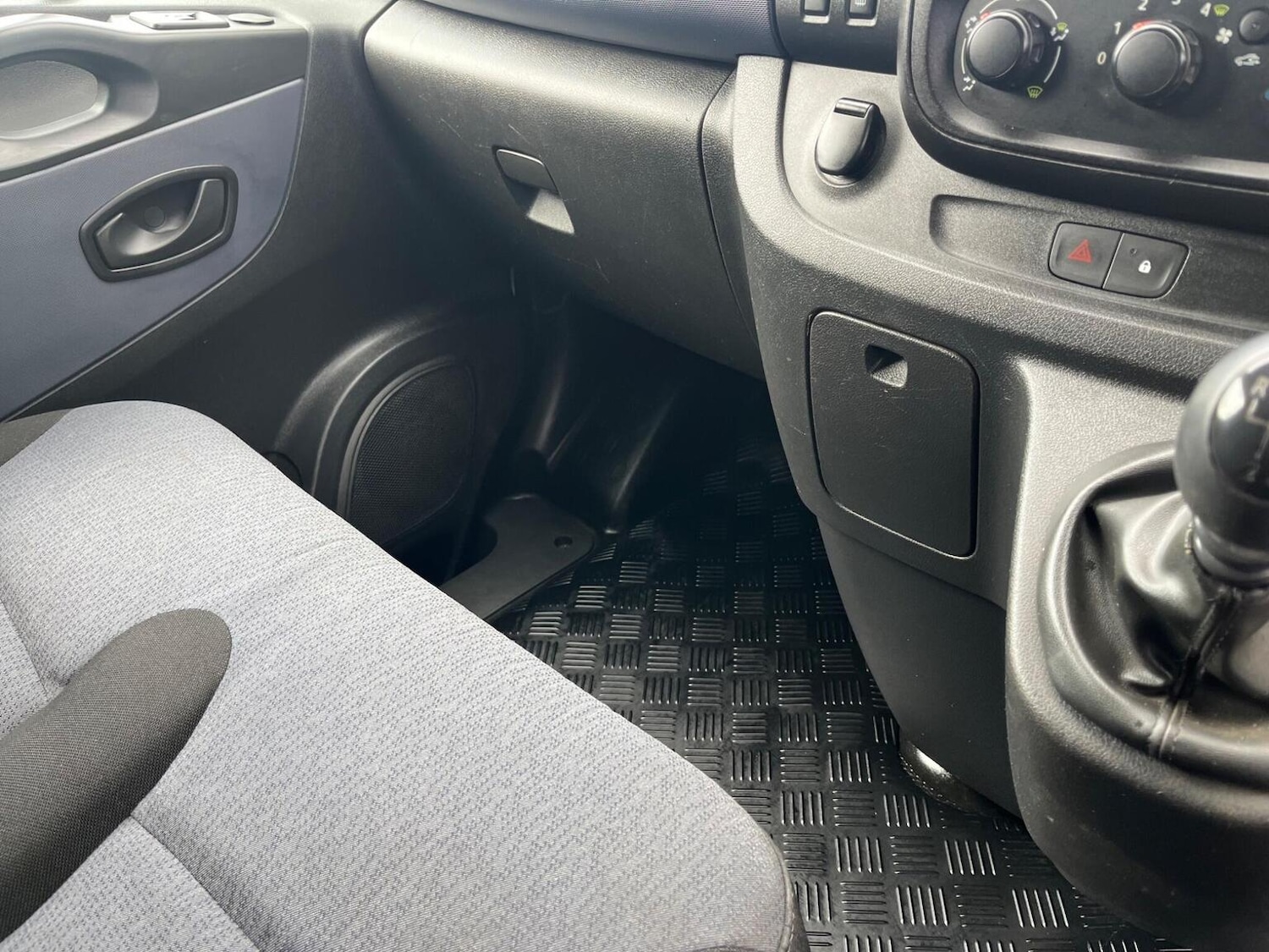 Used Vauxhall Vivaro 2016 for sale - 77038890: Photo 23