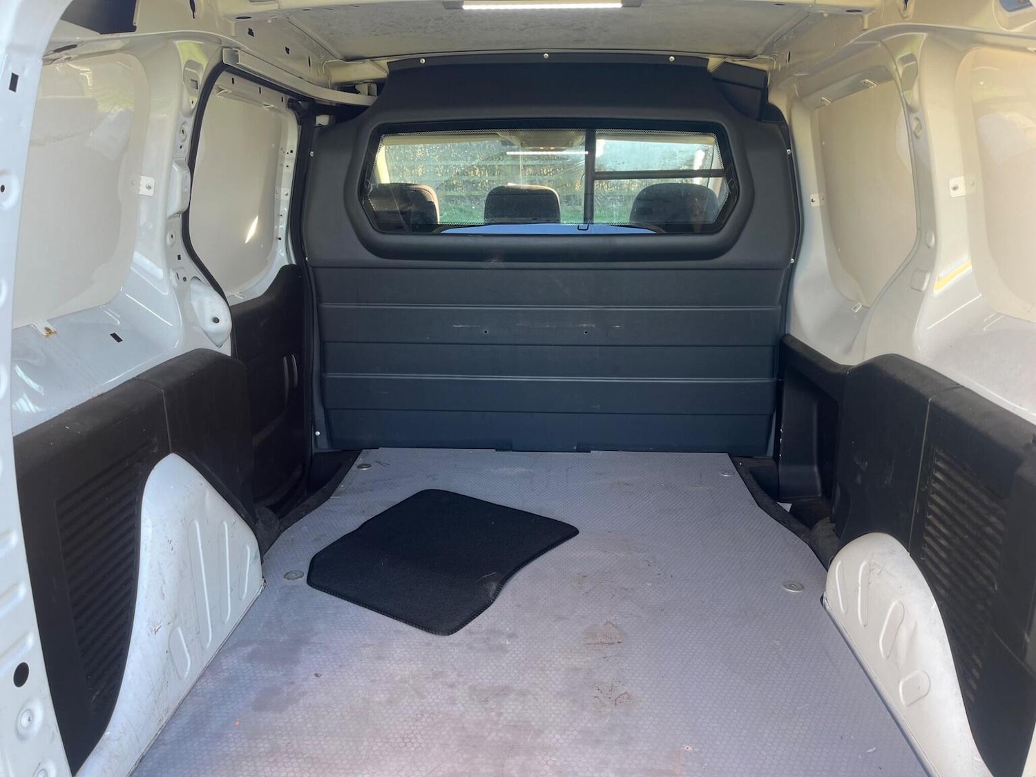 Used Peugeot Partner 2018 for sale - 77096936: Photo 12